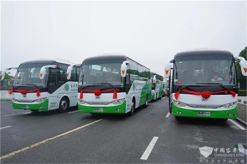 30臺(tái)安凱高端定制旅游客車交付云南錦愛旅游