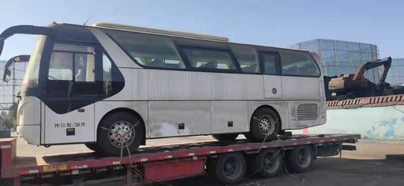 全新青年客車JNP6900V 38座玉柴發(fā)動(dòng)機(jī)、國5客車無牌超低價(jià)處理