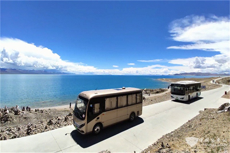 11、比亞迪客車與天湖相得益彰