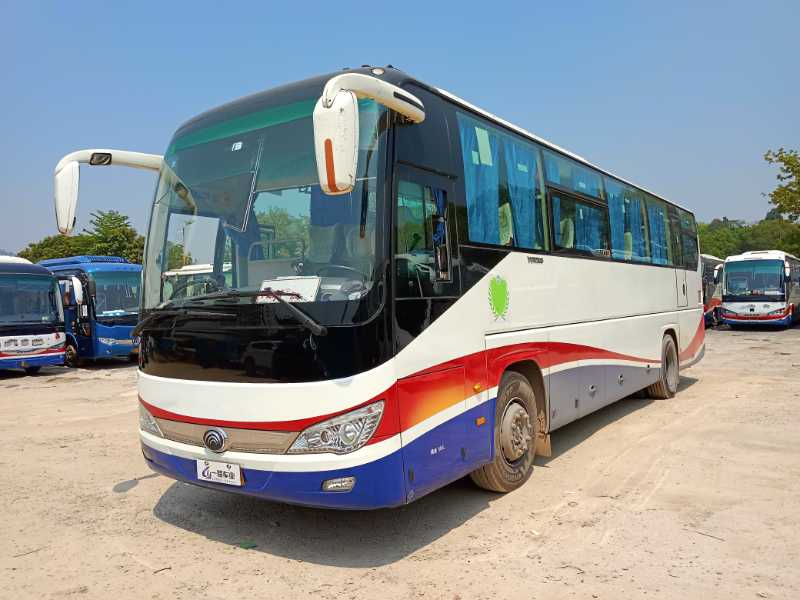 2017年6月 同款2臺國五50座旅游客運(yùn)有安全門宇通6119型客
