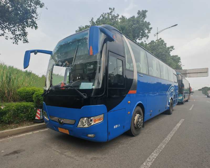 2015年5月 51座非營運(yùn)通倉有中門宇通6110型客車