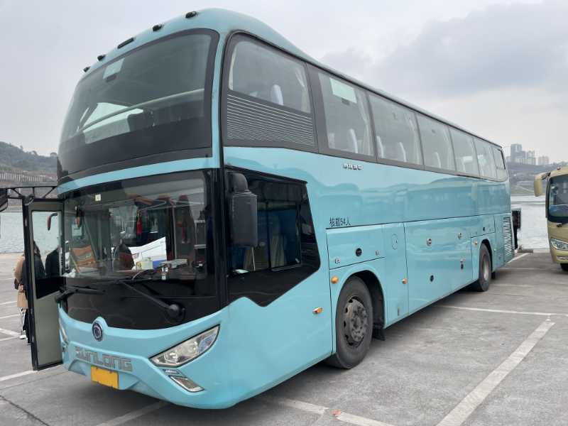 國(guó)五54座一層半旅游車申龍6119暖風(fēng)氣囊車