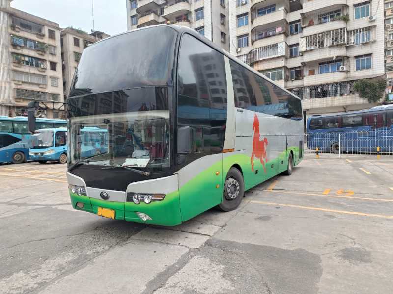 同款2臺(tái)53座四輪碟剎帶衛(wèi)生間宇通6127中門氣囊車