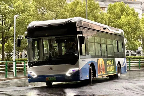 保障乘客安全線路正常運營 公交駕駛員梅雨季節(jié)幾點注意事項