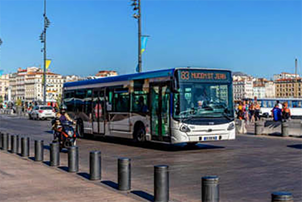 多方博弈下的城市道路 “公交優(yōu)先”是唯一選擇！