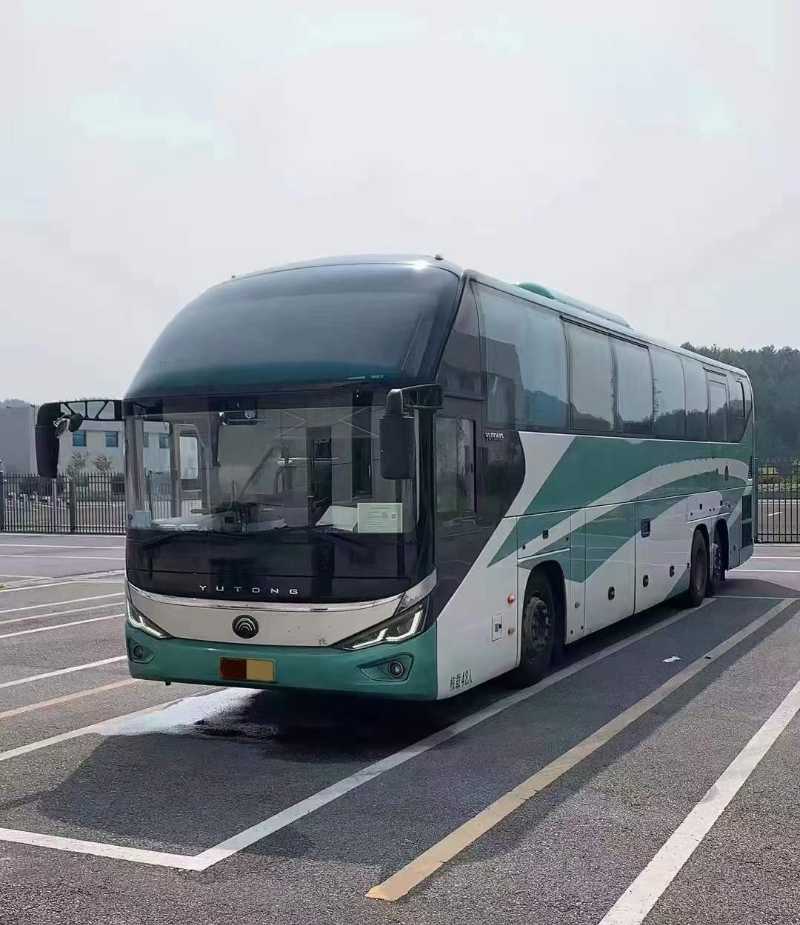  國六后吊輪半臥48座特大型高一級(jí)宇通6137客車 