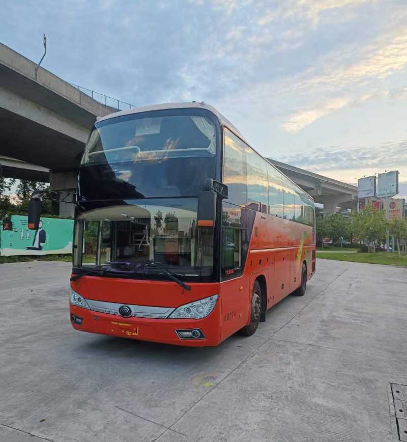 2017年4月 國(guó)五37座一層半帶腿拖宇通6118一手精品旅游車