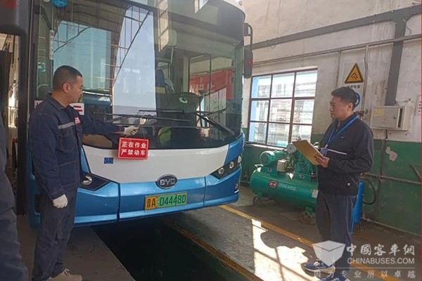 公交車輛 路口右轉彎 操作規(guī)程 避免事故發(fā)生