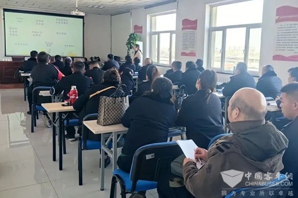 公交駕駛員 公交運(yùn)營安全 防御型