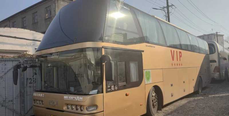 2012年12月 39座2+1商務(wù)座椅青年6127氣囊車