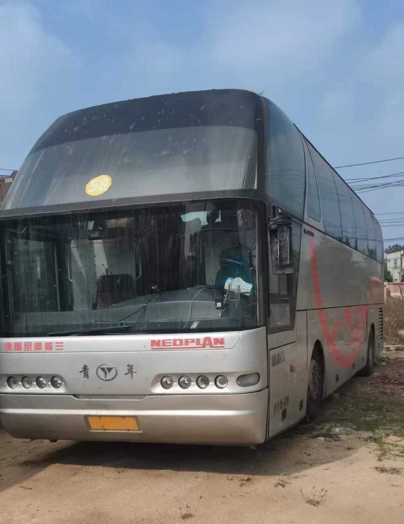  三臺(tái)12米47座青年6127氣囊中門旅游車