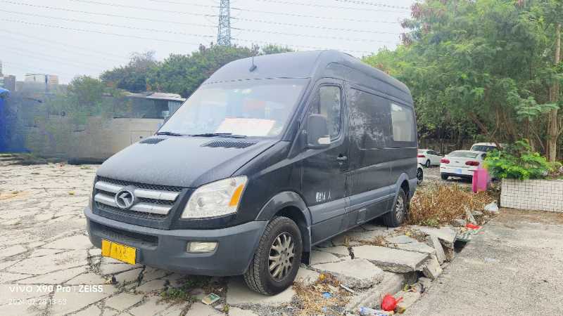  兩臺(tái)國(guó)五14座金龍6593營(yíng)運(yùn)版客車(chē)