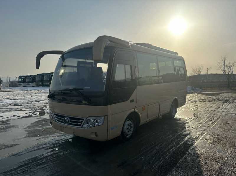  國(guó)五19座非營(yíng)運(yùn)鍋爐暖氣外擺門(mén)宇通6609 