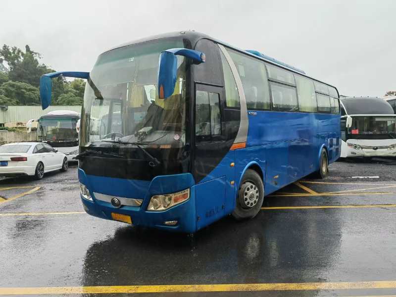 三胞胎國(guó)四51座宇通6110氣囊旅游車 