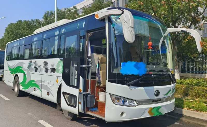 同款多臺(tái)非營(yíng)運(yùn)49座宇通6115新能源電車