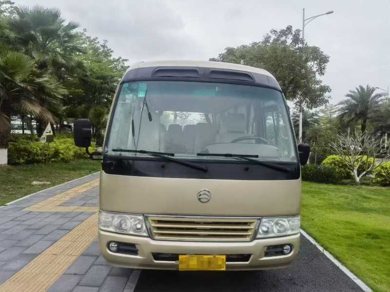 金旅19座中型客車(chē)