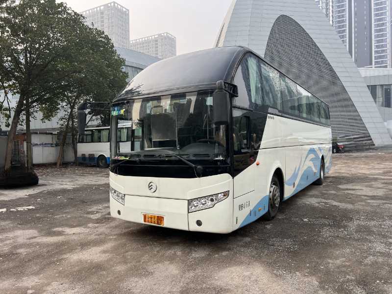2015年8月 國(guó)四46座非營(yíng)運(yùn)金旅6125氣囊中門車
