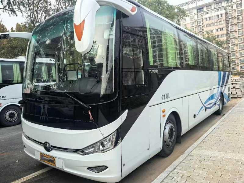 2023年10月 同款多臺(tái)國(guó)六48座有公告原版原漆宇通C11旅游車(chē)