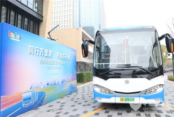 中車電動(dòng)鯨典R11交付北京中關(guān)村