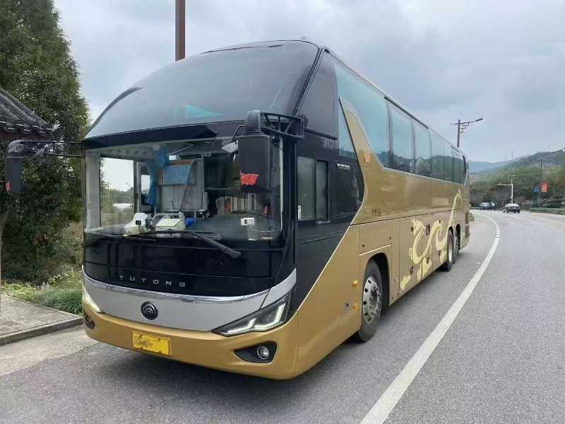 國五56座后吊輪宇通6137旅游車