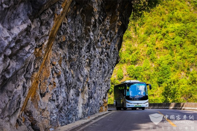 勇闖貴州72道拐 宇通新能源客車(chē)極限挑戰(zhàn)震撼來(lái)襲