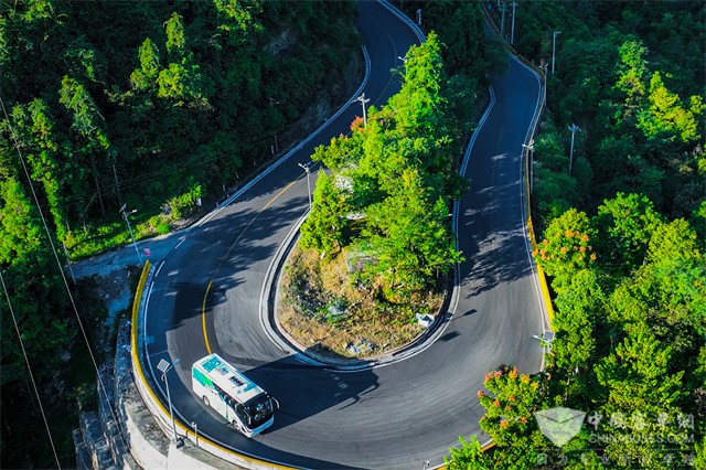 勇闖貴州72道拐 宇通新能源客車(chē)極限挑戰(zhàn)震撼來(lái)襲