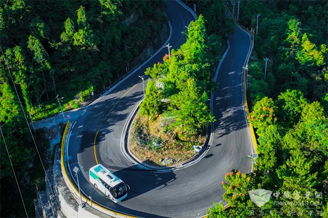 勇闖貴州72道拐 宇通新能源客車(chē)極限挑戰(zhàn)震撼來(lái)襲