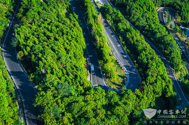勇闖貴州72道拐 宇通新能源客車(chē)極限挑戰(zhàn)震撼來(lái)襲