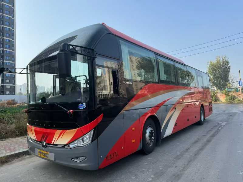 2024年6月 準(zhǔn)新國(guó)六雙檔37座2+1宇通6127旅游車 