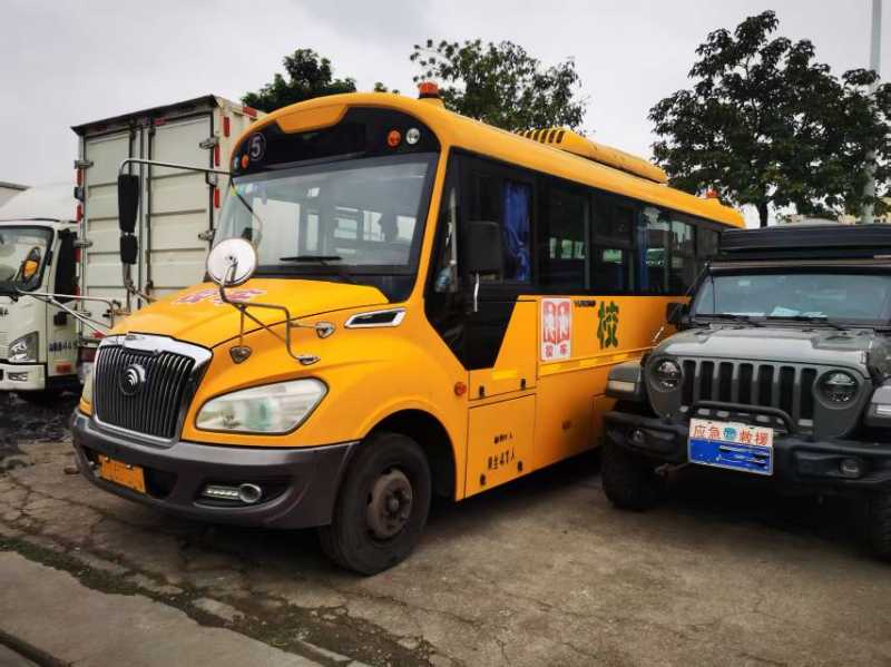 2014年12月粵牌41座大鼻子小學(xué)宇通6789校車(chē)