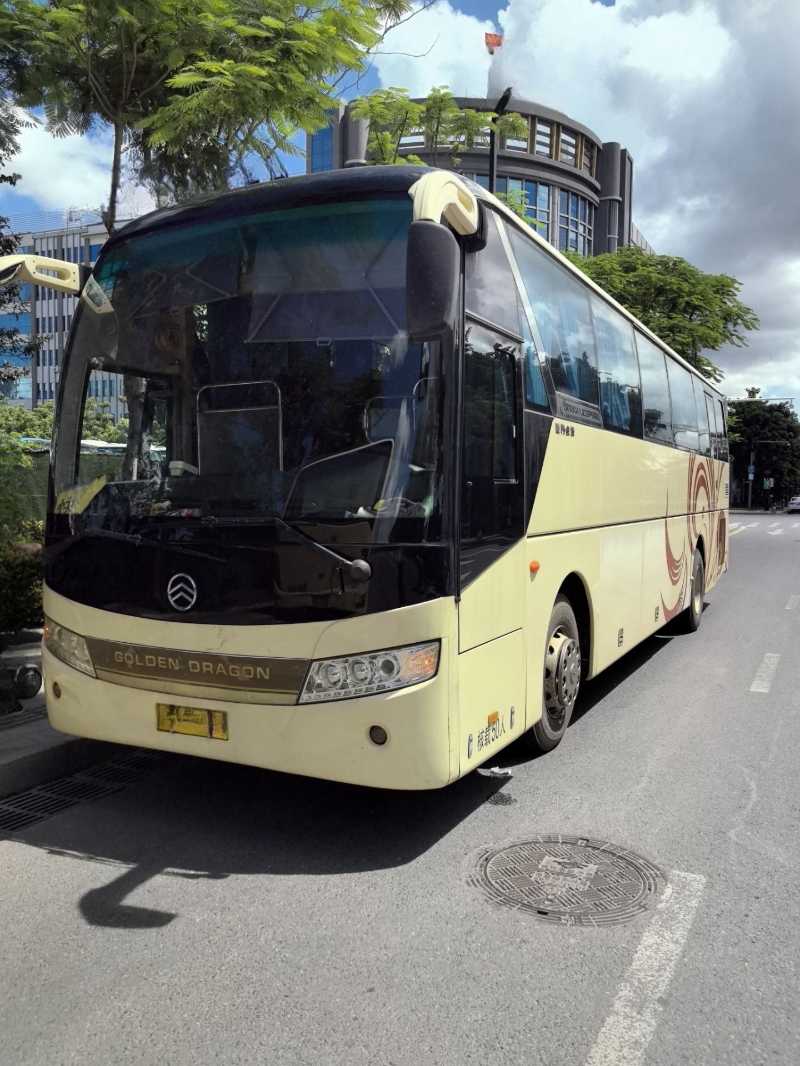 2015年上牌兩臺50座國四金旅6113型客車