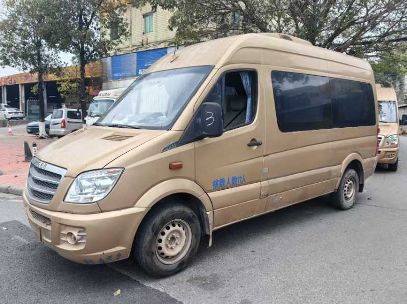 2017年上牌5.99米11座海格3.0客車