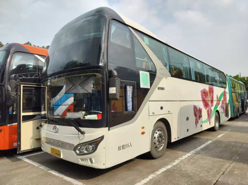 2015年12月上牌國(guó)四55座一層半大金龍6119旅游車