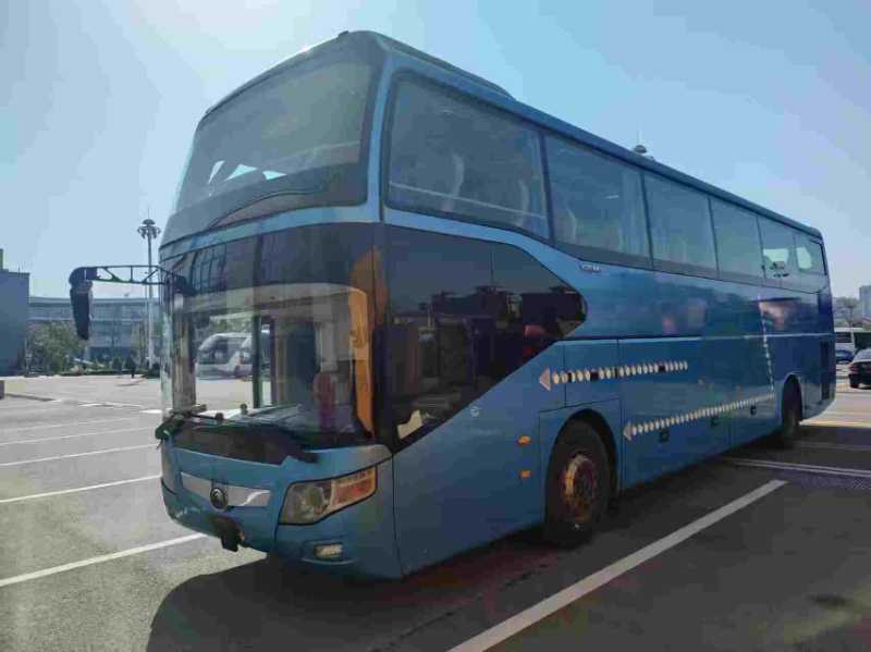 2014年9月上牌同款兩臺12米55座雙檔一層半國四宇通6126營運(yùn)車