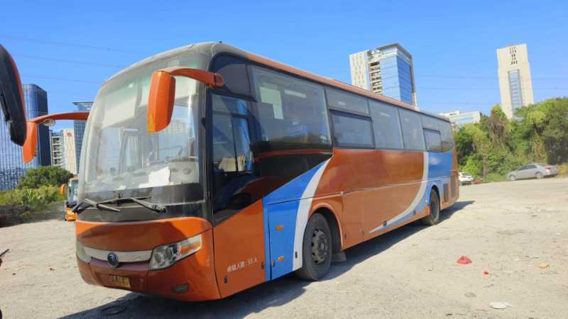 2013年上牌12米55座有暖氣宇通6122