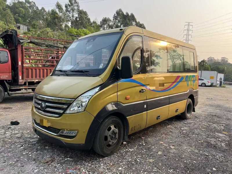 2021年4月上牌國五中型17座宇通CL6旅游車