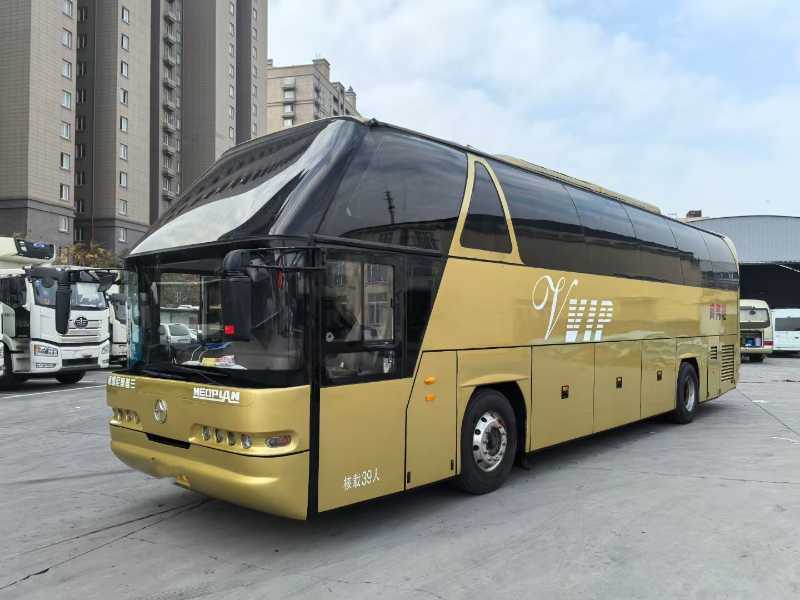 2015年2月上牌39座半臥鍋爐暖氣北方尼奧普蘭旅游車