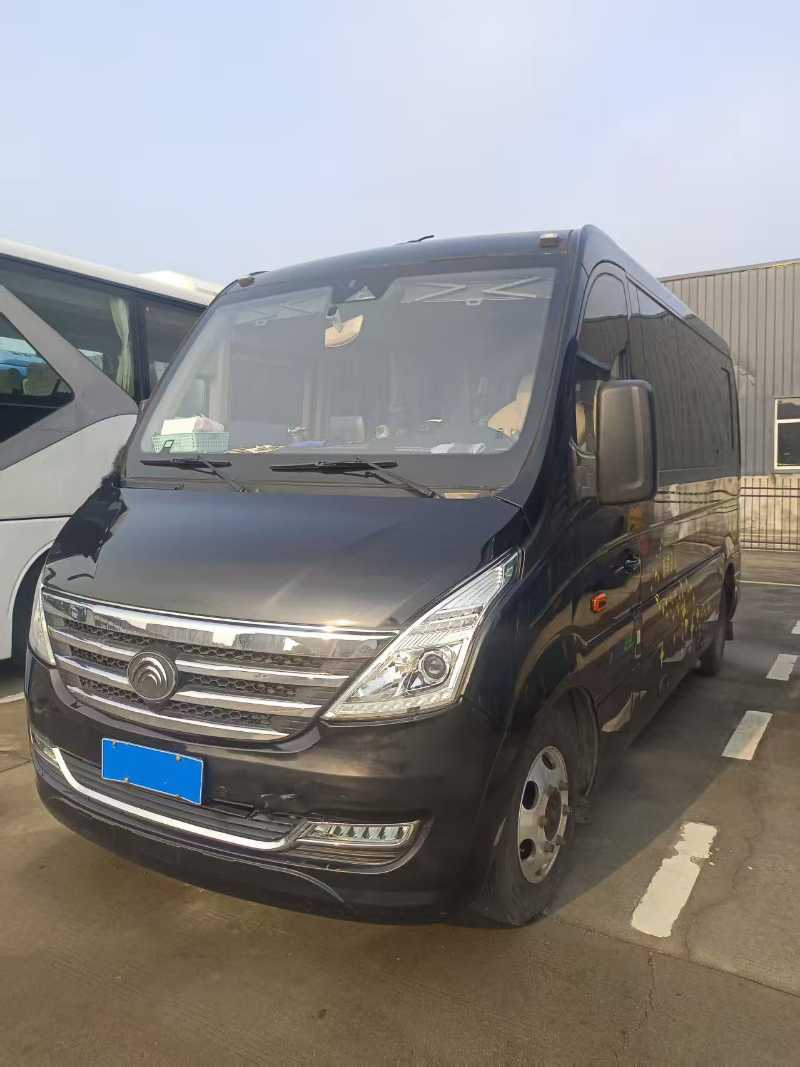 2020年12月上牌9座藍牌小型宇通6601商務(wù)營運車