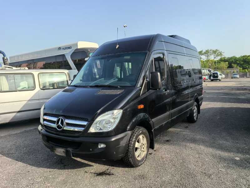 2016年4月 國五9座藍牌柴油版奔馳凌特6591非營運小型客車