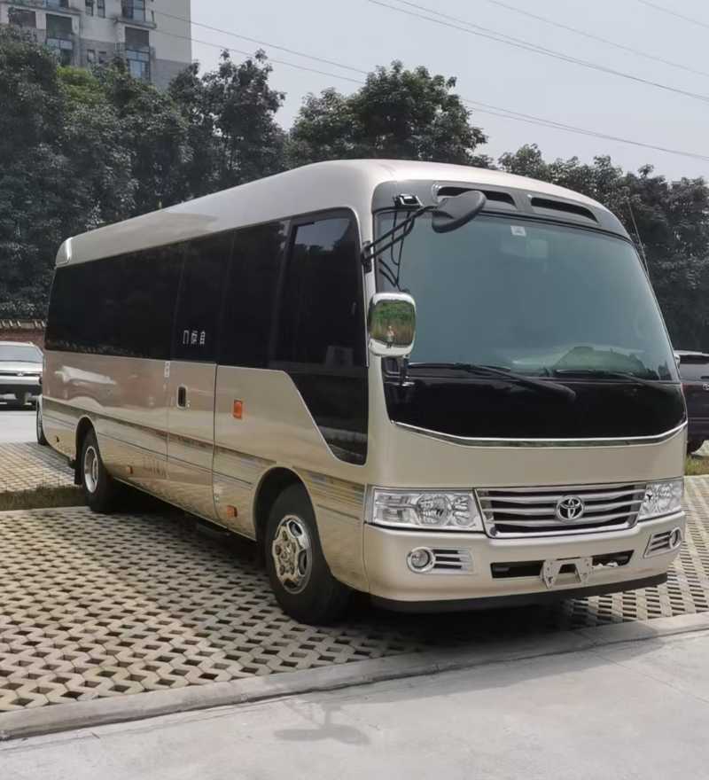 2016年2月 14座非營運豪華版汽油4.0考斯特 