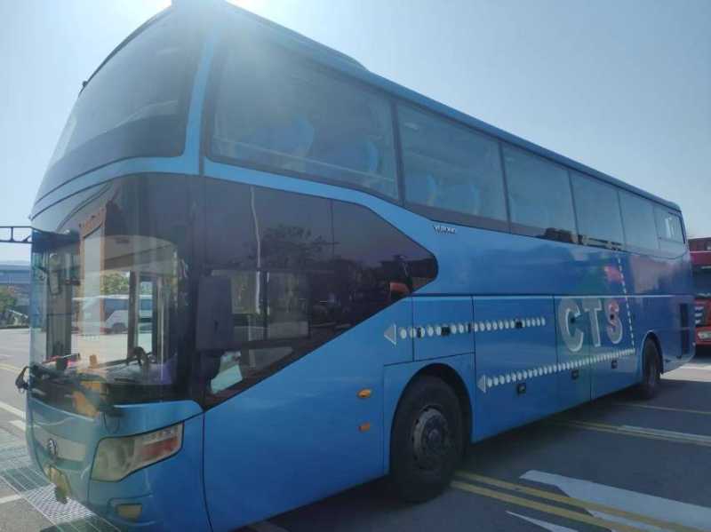 2014年9月上牌兩臺(tái)55座有司機(jī)睡鋪中門(mén)宇通6126營(yíng)運(yùn)車