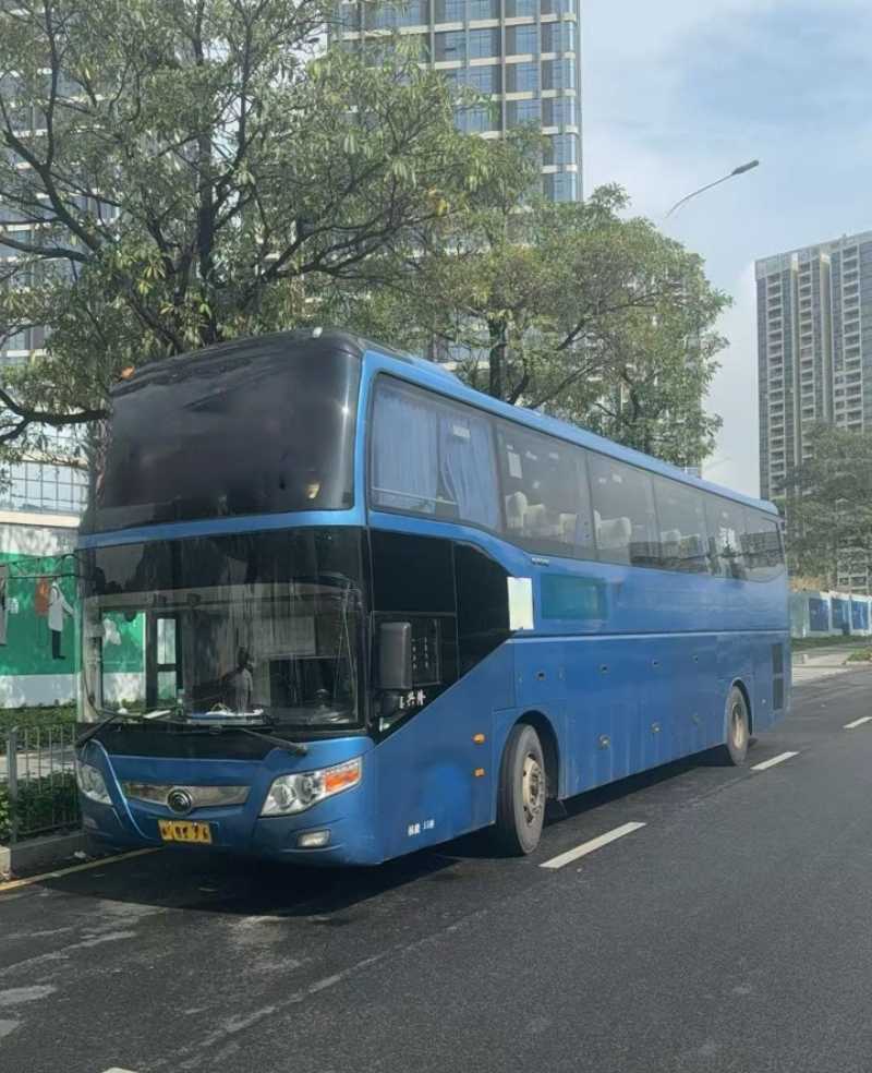 2015年7月上牌粵牌55座有司機(jī)睡倉宇通6126氣囊營運車