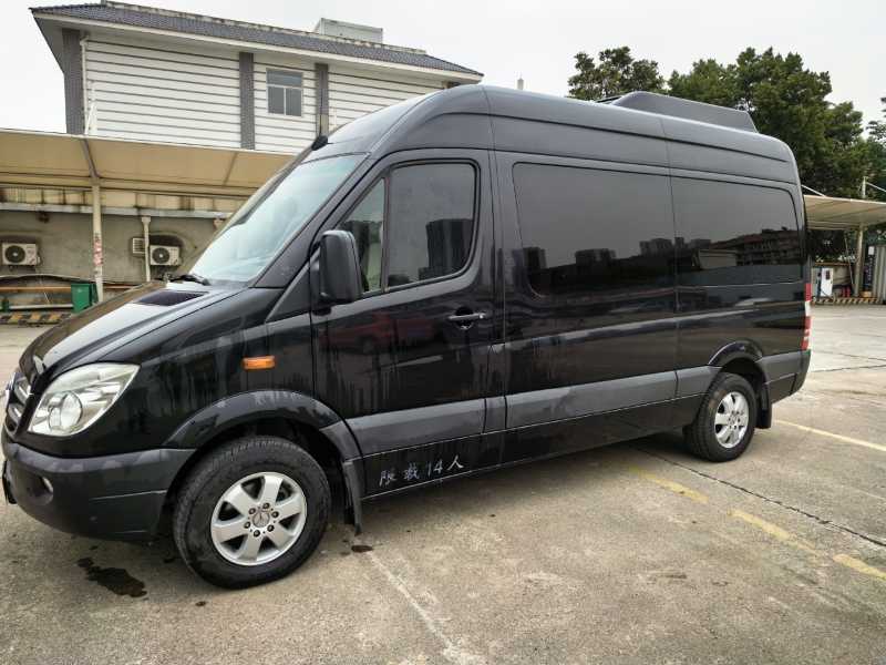 2017年4月上牌14座國五非營運柴油奔馳中型車