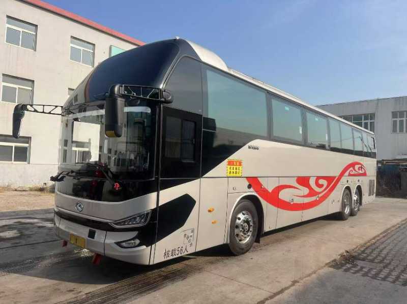 2025年4月上牌準(zhǔn)新東北配中空玻璃國六56座大金龍6135營運(yùn)車