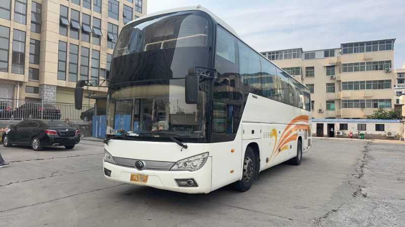 2015年2月上牌55座帶司機(jī)睡倉(cāng)國(guó)五天然氣LNG宇通6118氣囊營(yíng)運(yùn)車