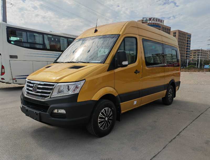 有公告準(zhǔn)新14座寧德時(shí)代中通6591營(yíng)運(yùn)電車 