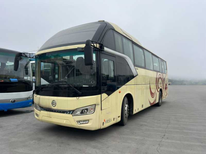 2019年10月上牌50座非營(yíng)運(yùn)國(guó)五金旅6112氣囊中門車