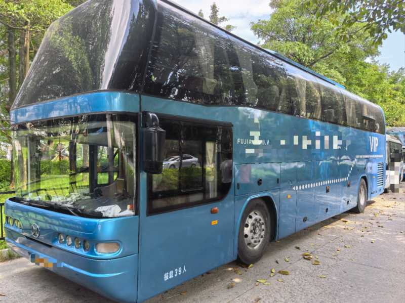 2017年上牌國(guó)四一層半39座友衛(wèi)生間帶腿托大漢半臥營(yíng)運(yùn)車(chē)