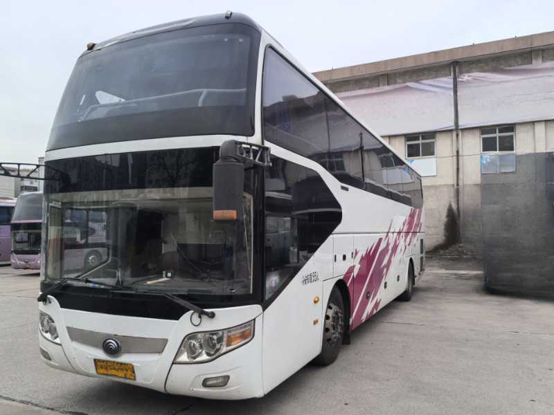 2015年11月上牌12米一層半55座后開門宇通6126營運(yùn)車