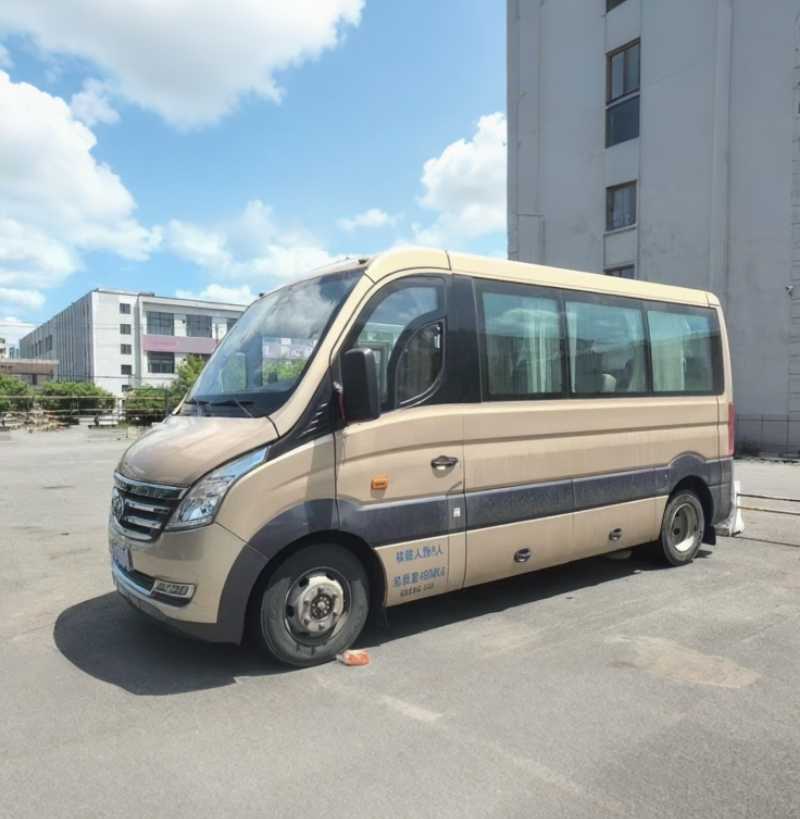 2020年10月 東北配國五9座宇通CL6小型藍牌車